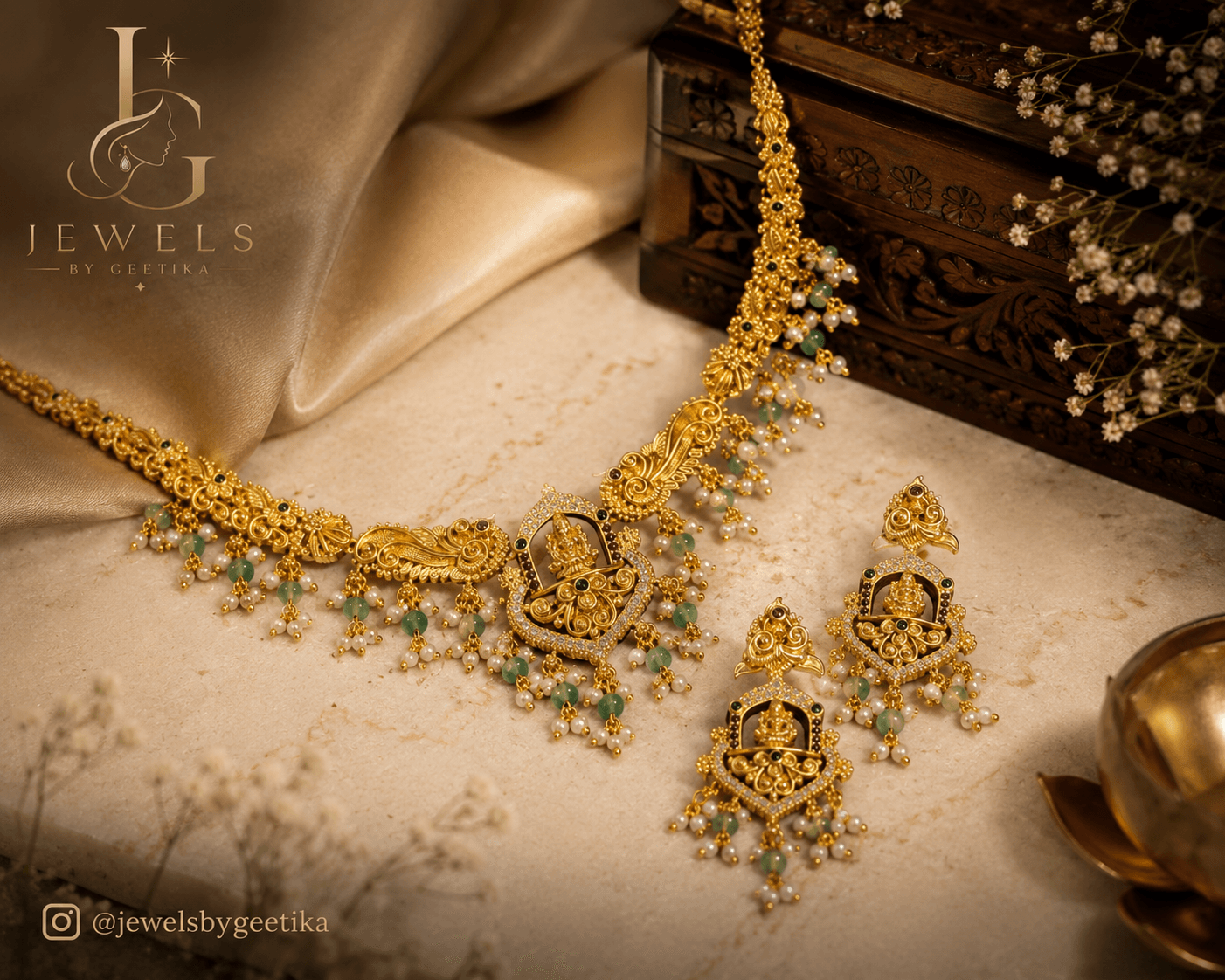Antara Temple Necklace Set view 3