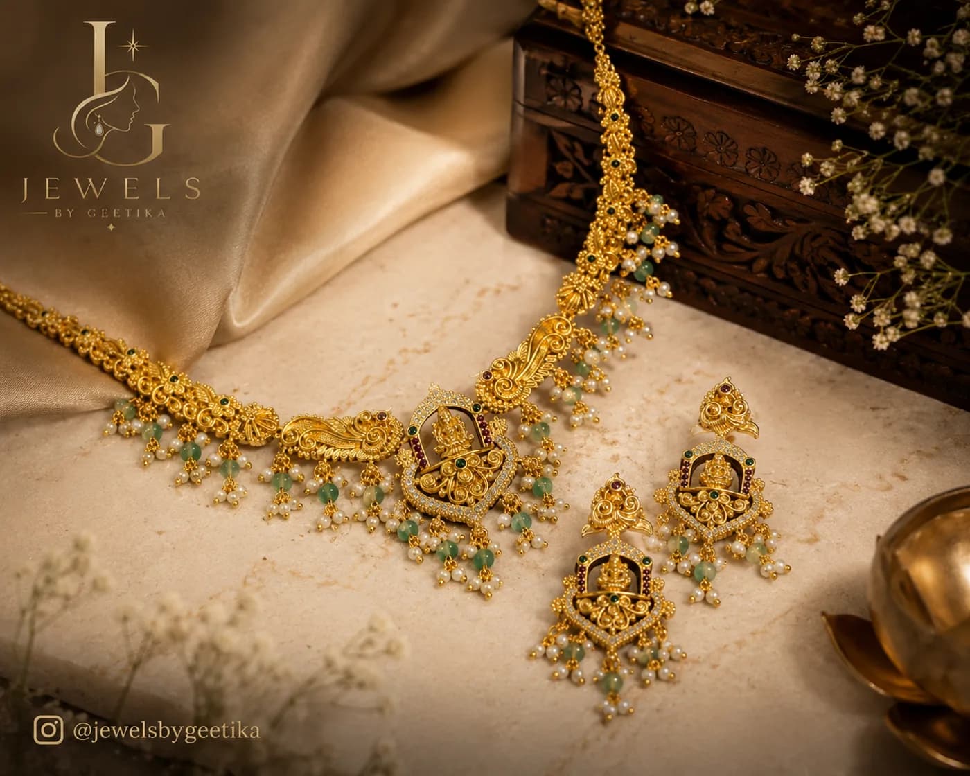 Antara Temple Necklace Set view 3