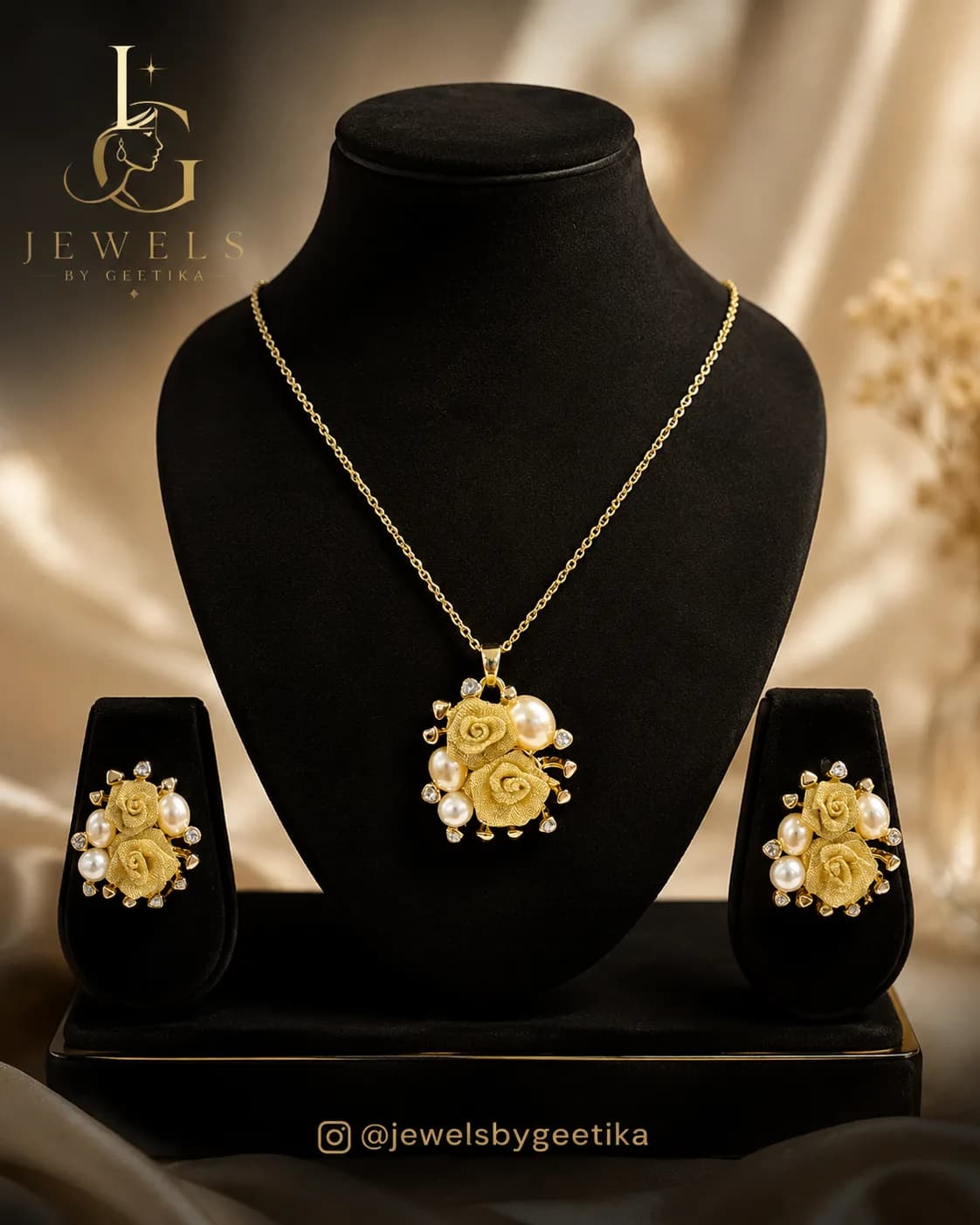 Dove Necklace Set view 4