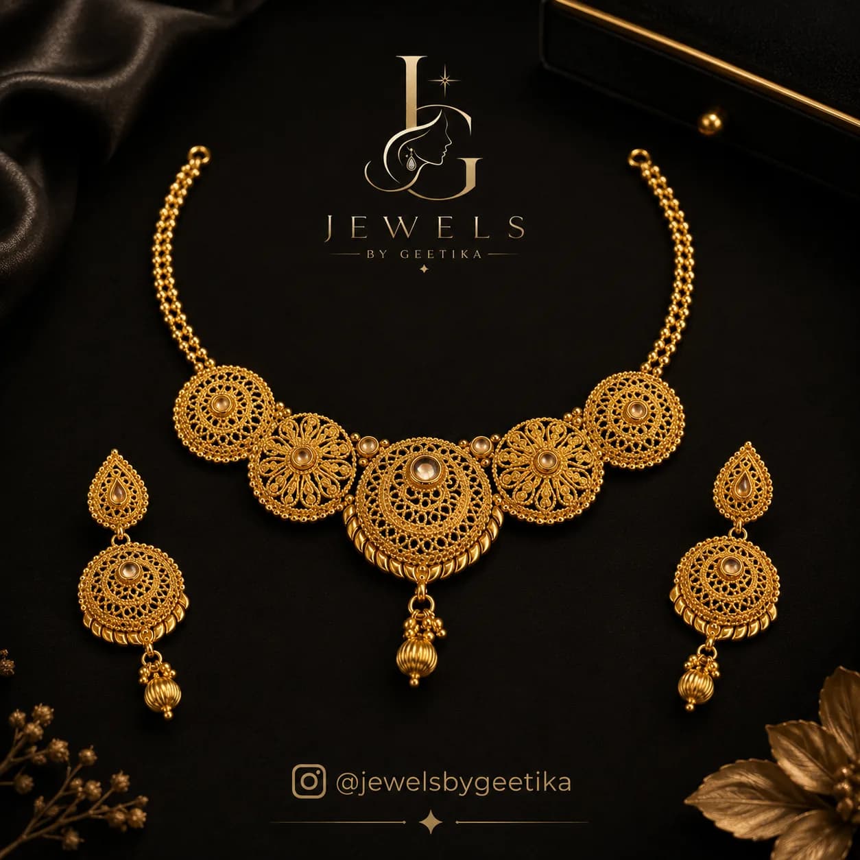 Kaveri Necklace Set view 3